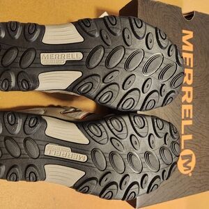 NWT Merrell Outback Low Boys Size 6 Hiking Shoe